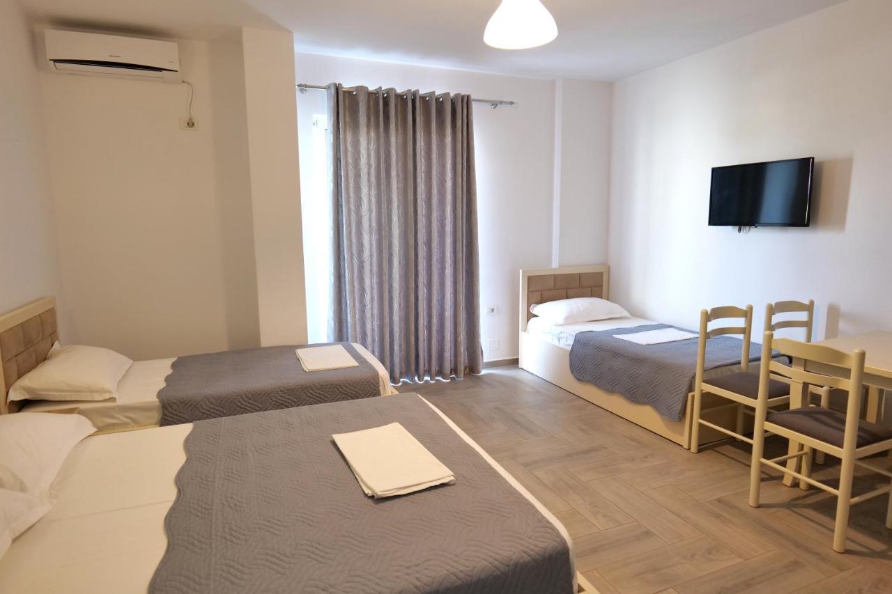 Hotel Villa Adrian クサミル エクステリア 写真