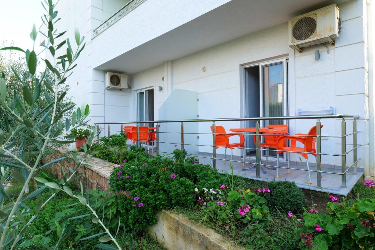 Hotel Villa Adrian クサミル エクステリア 写真