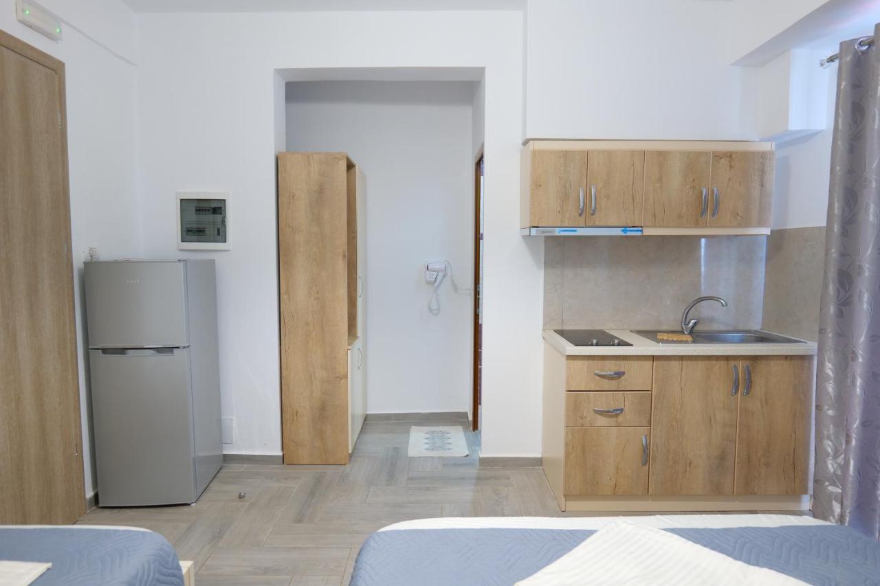 Hotel Villa Adrian クサミル エクステリア 写真