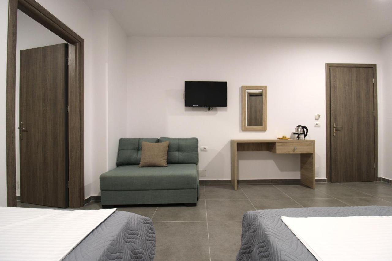 Hotel Villa Adrian クサミル エクステリア 写真