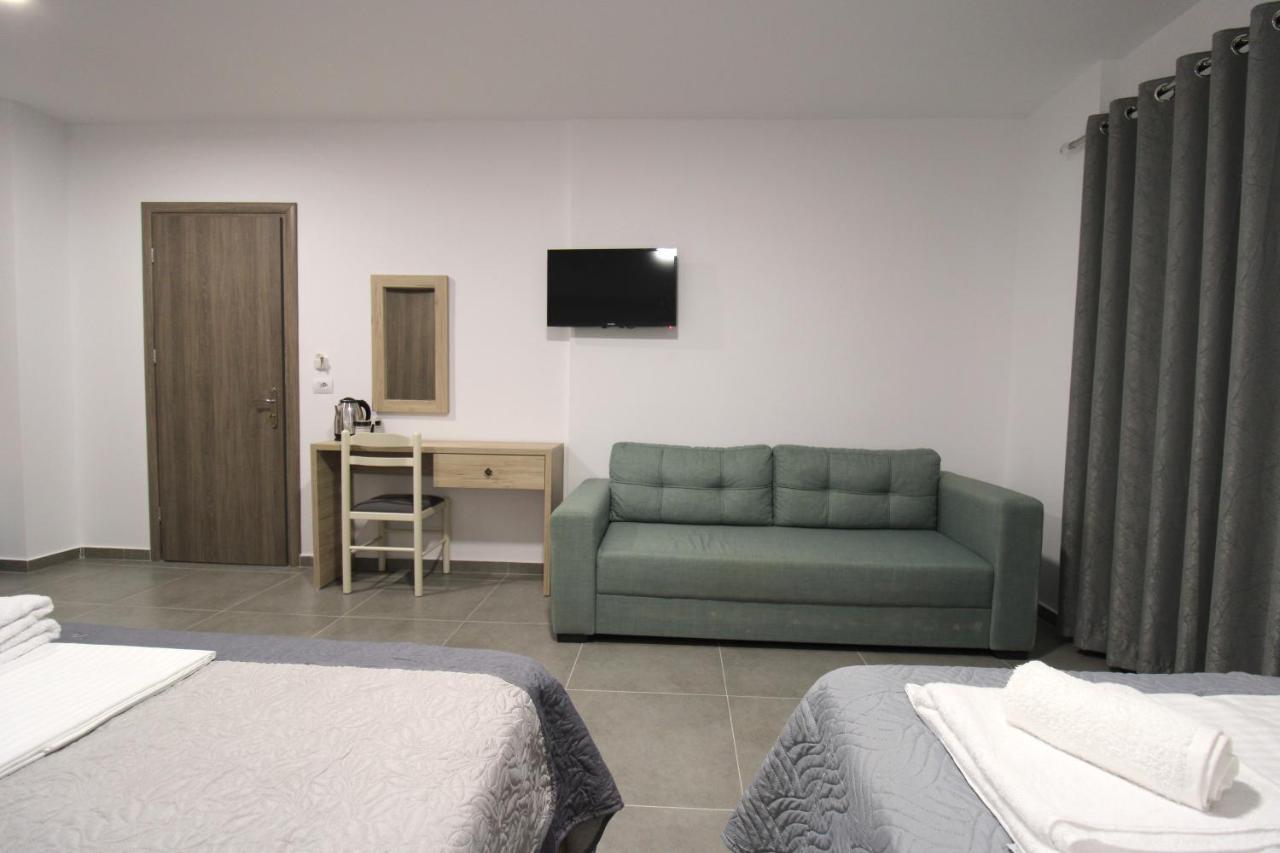Hotel Villa Adrian クサミル エクステリア 写真