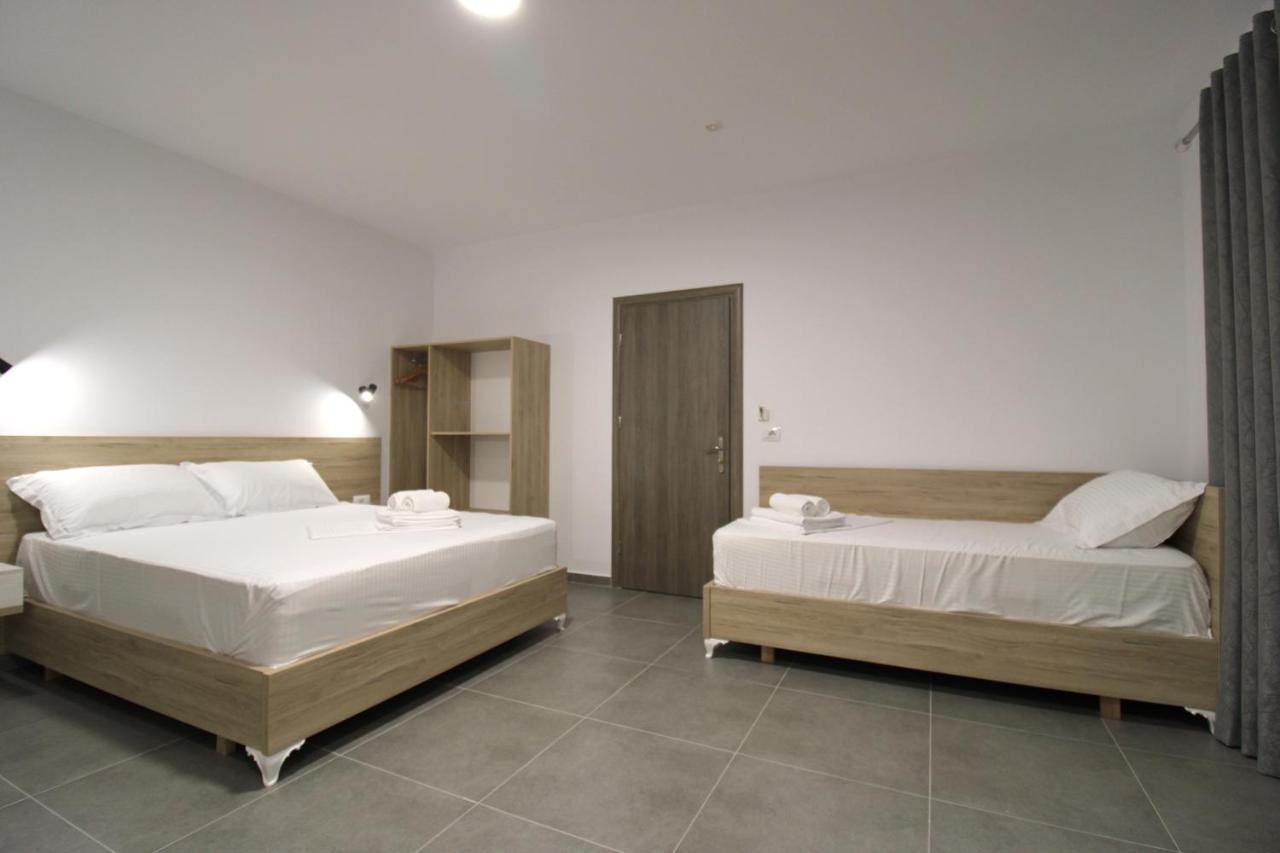 Hotel Villa Adrian クサミル エクステリア 写真