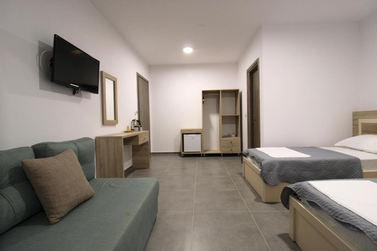 Hotel Villa Adrian クサミル エクステリア 写真
